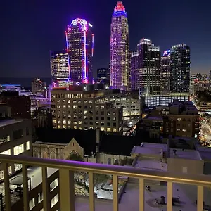 Apartment 1Bd Nestled Uptown Apartment