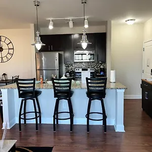 Apartment Serene **uptown** 2br/2ba