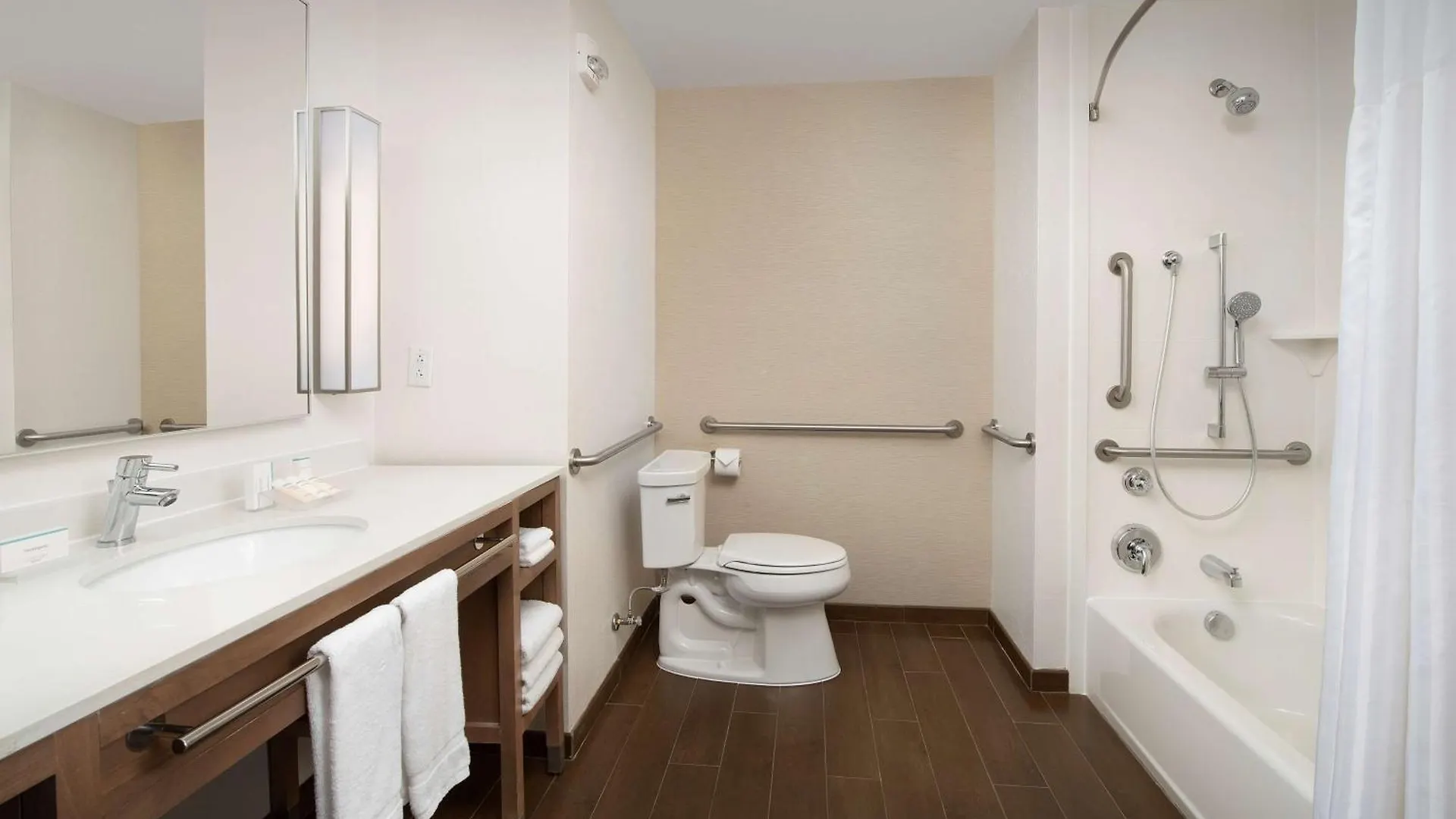*** Otel Hilton Garden Inn Charlotte Airport ABD