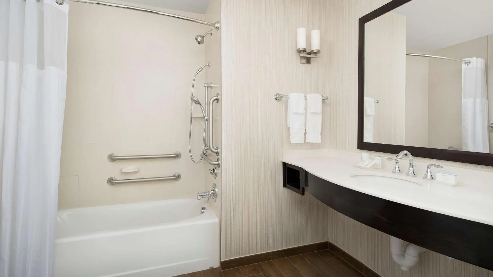 Hilton Garden Inn Charlotte Airport 3*,  ABD